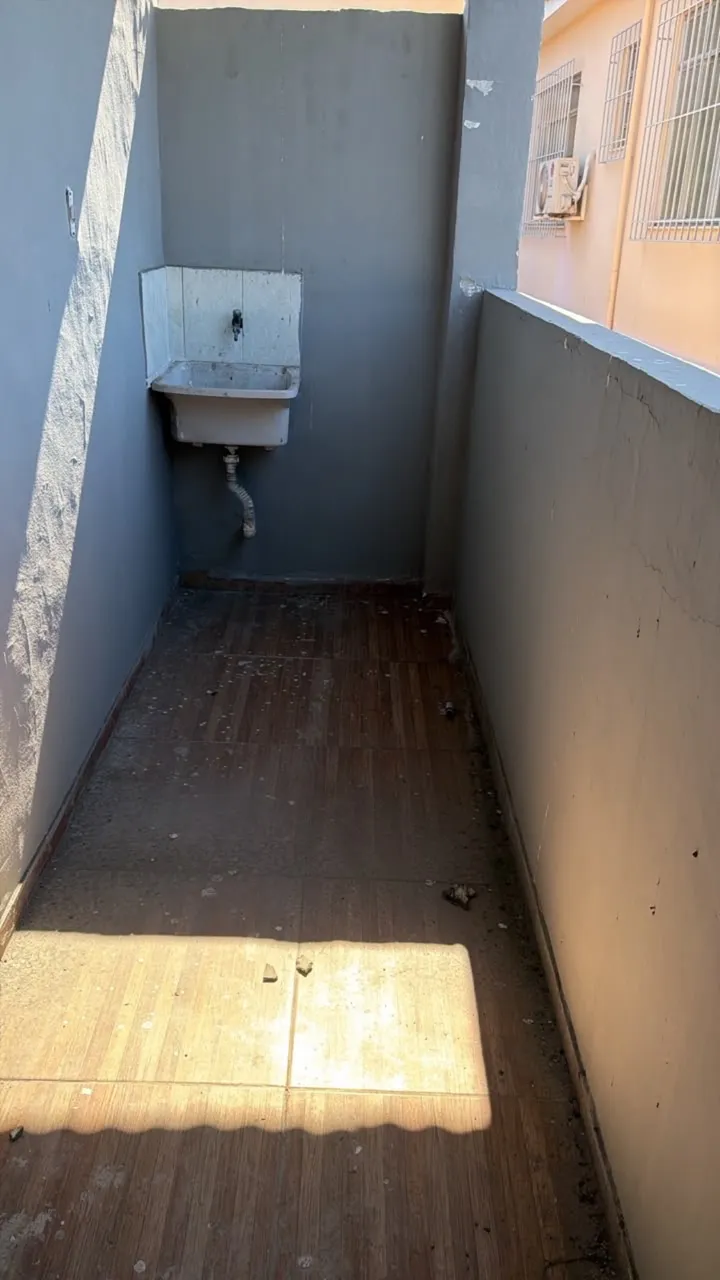 Unfurnished house with 1 bedroom and separate kitchen