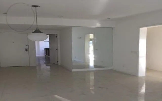 2-bedroom apartment with 2 bathrooms and glass balcony — photo 9
