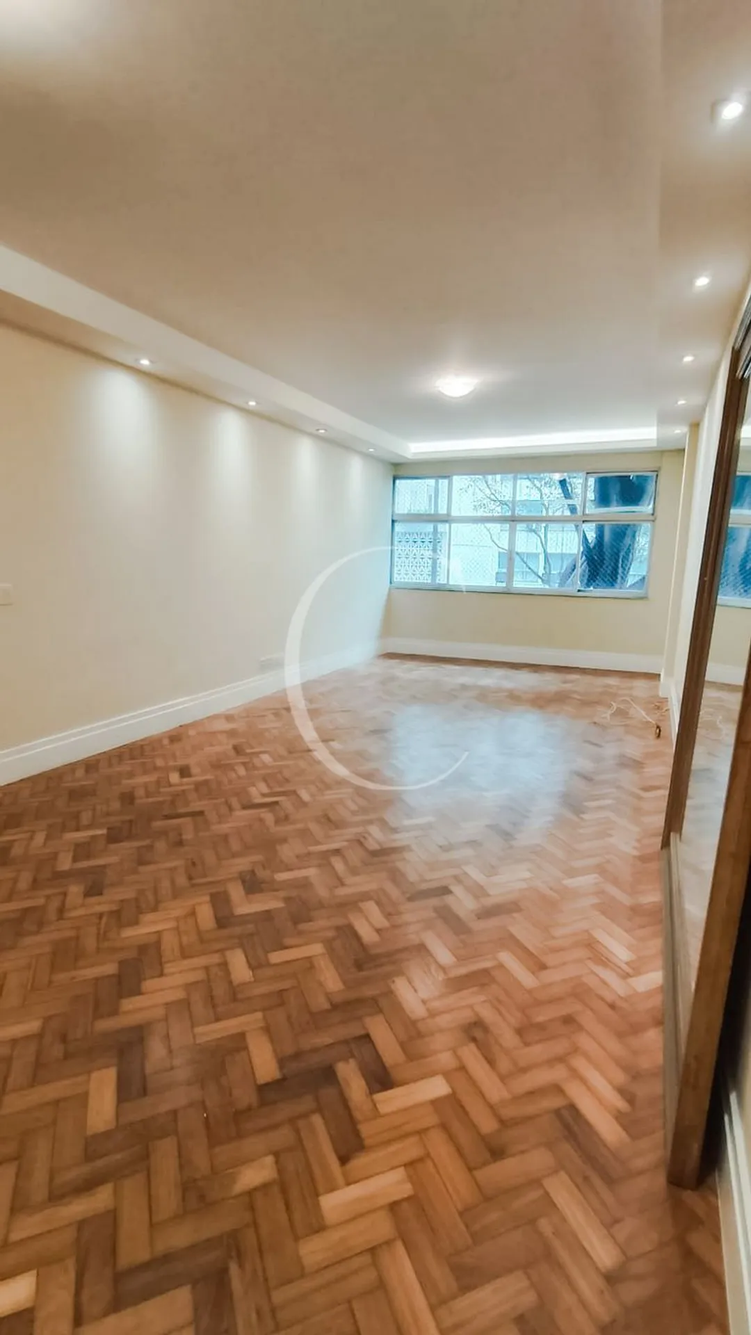 Unfurnished 180 m² apartment with 4 en-suite bedrooms — photo 9