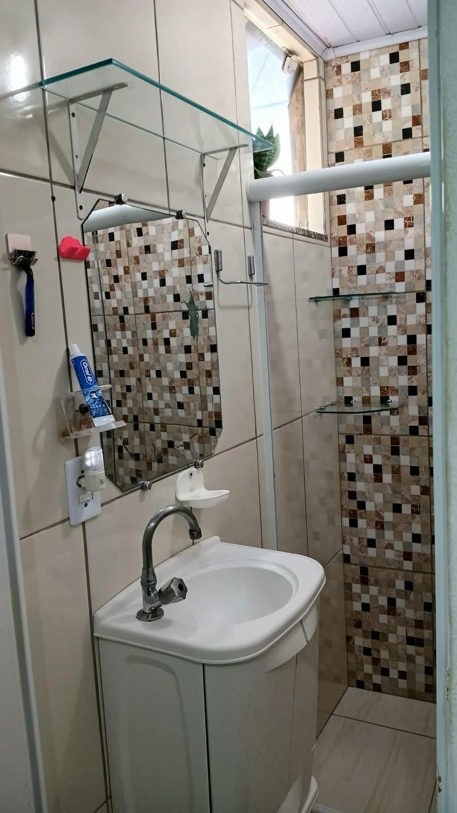 Furnished 3-bedroom house with 4 bathrooms, no parking — photo 14