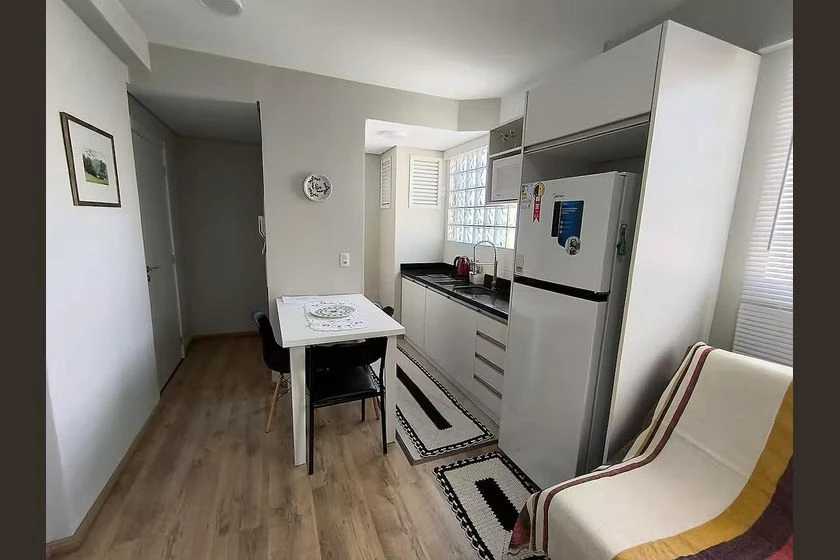 Furnished 1-bedroom apartment with an en-suite — photo 6