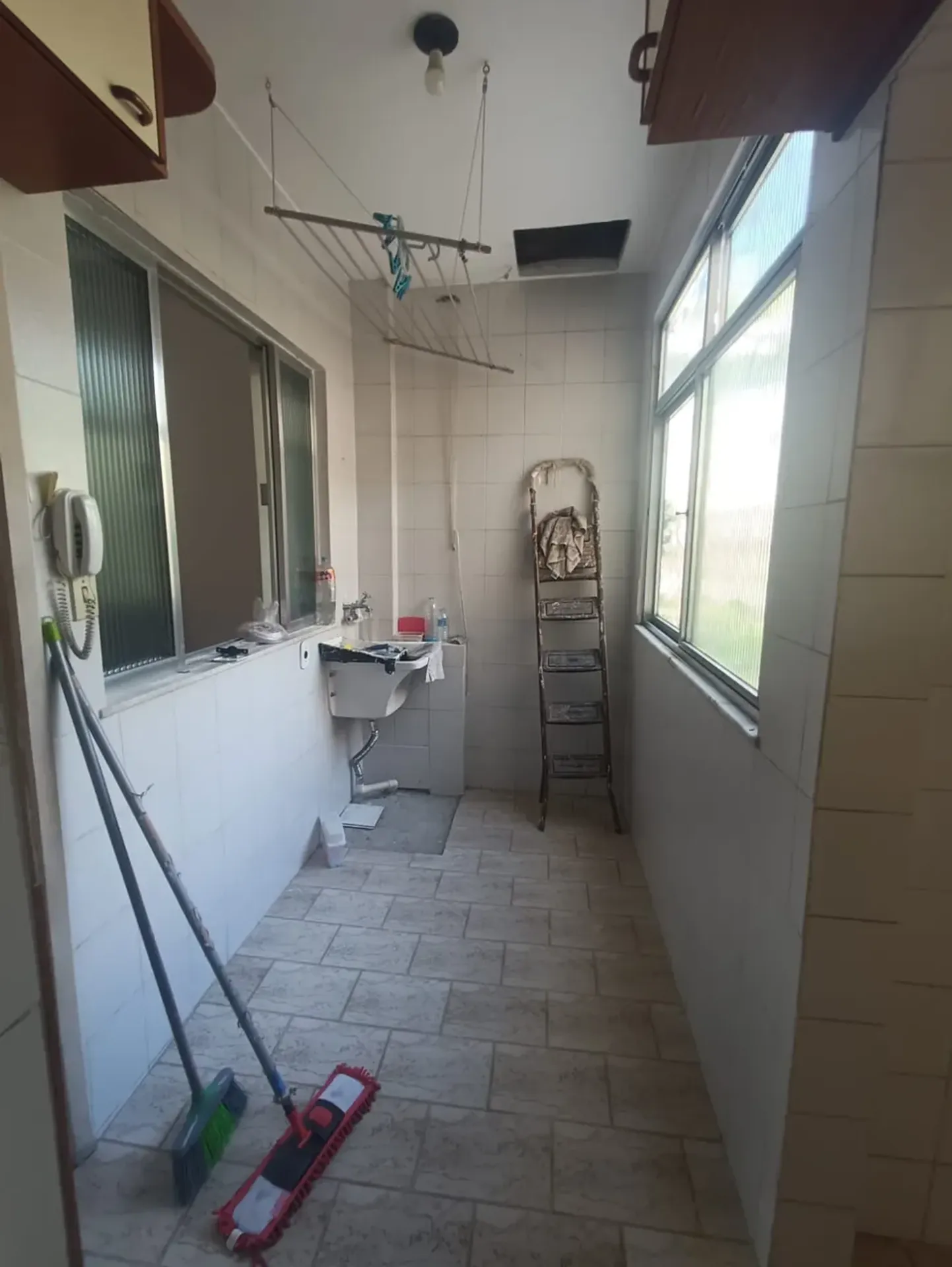 3-bedroom apartment with a closed kitchen and gas stove — photo 7
