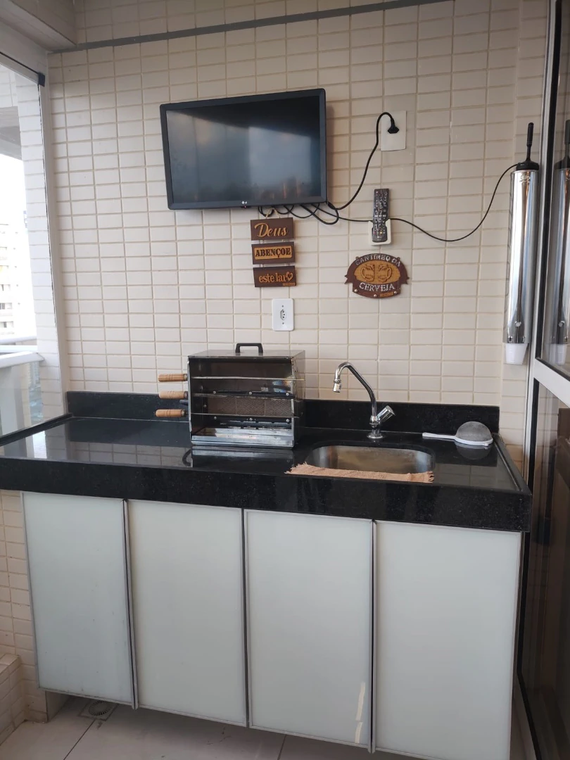 Квартира 92 м² із заскленим балконом та панорамними вікнами — photo 22