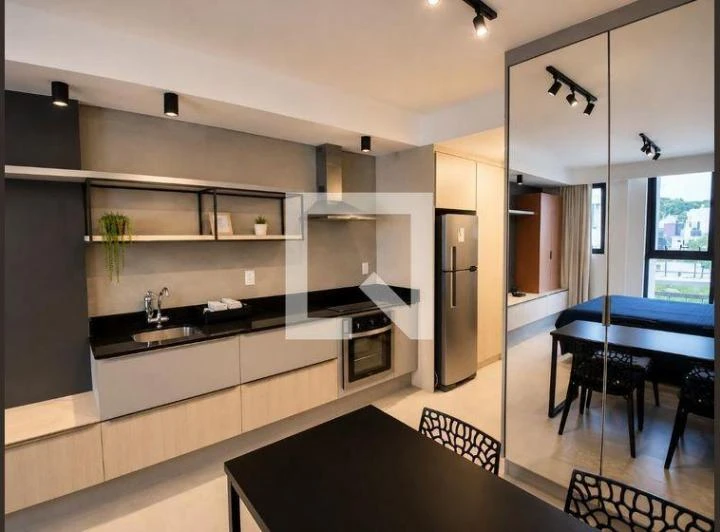 Apartamento mobiliado com cozinha aberta e 33 m²