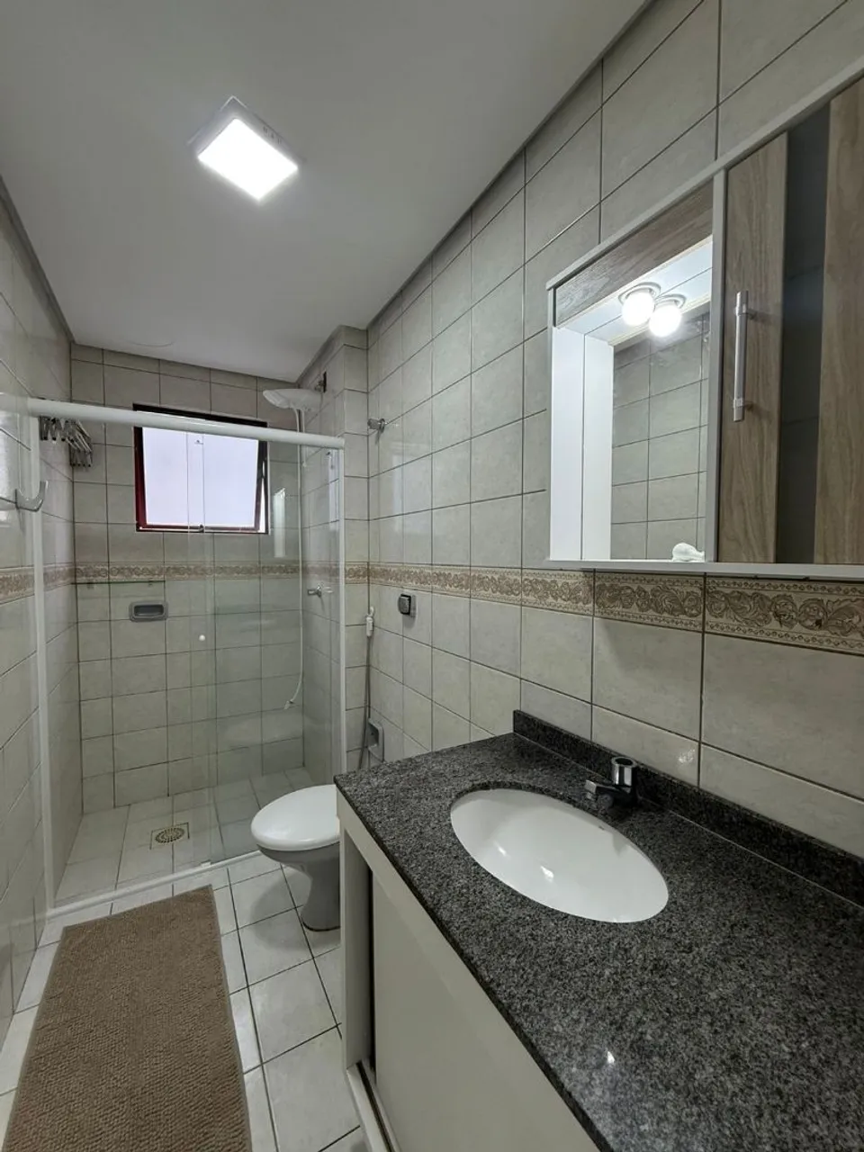 Furnished 1-bedroom apartment with an open-plan kitchen — photo 2