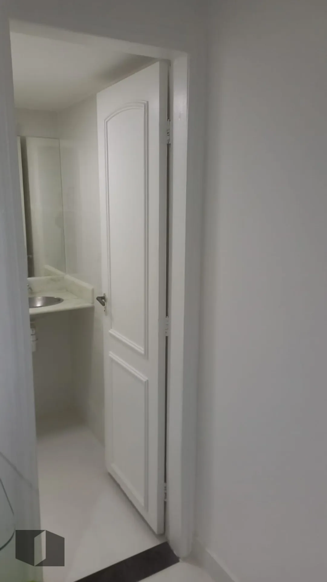 1-bedroom apartment with a separate kitchen — photo 6