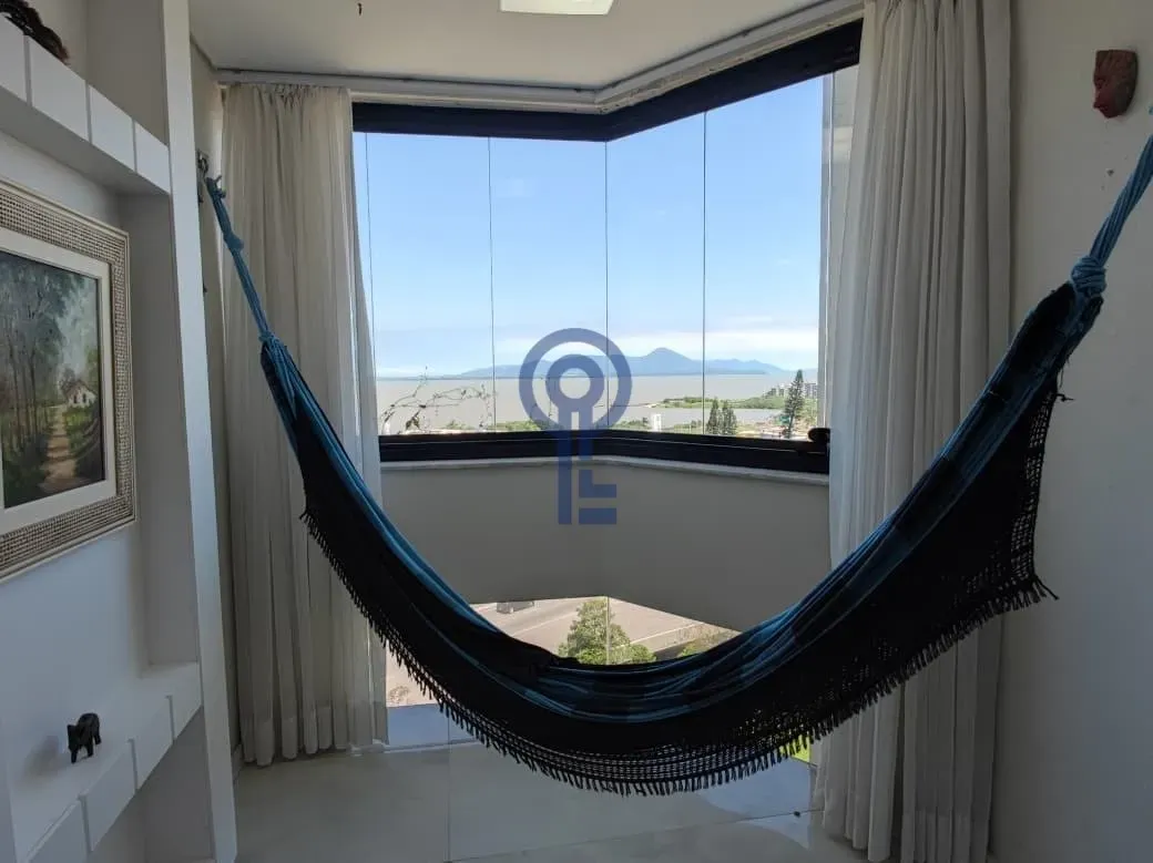 Furnished 98 m² apartment with 2 en-suite bedrooms — photo 8