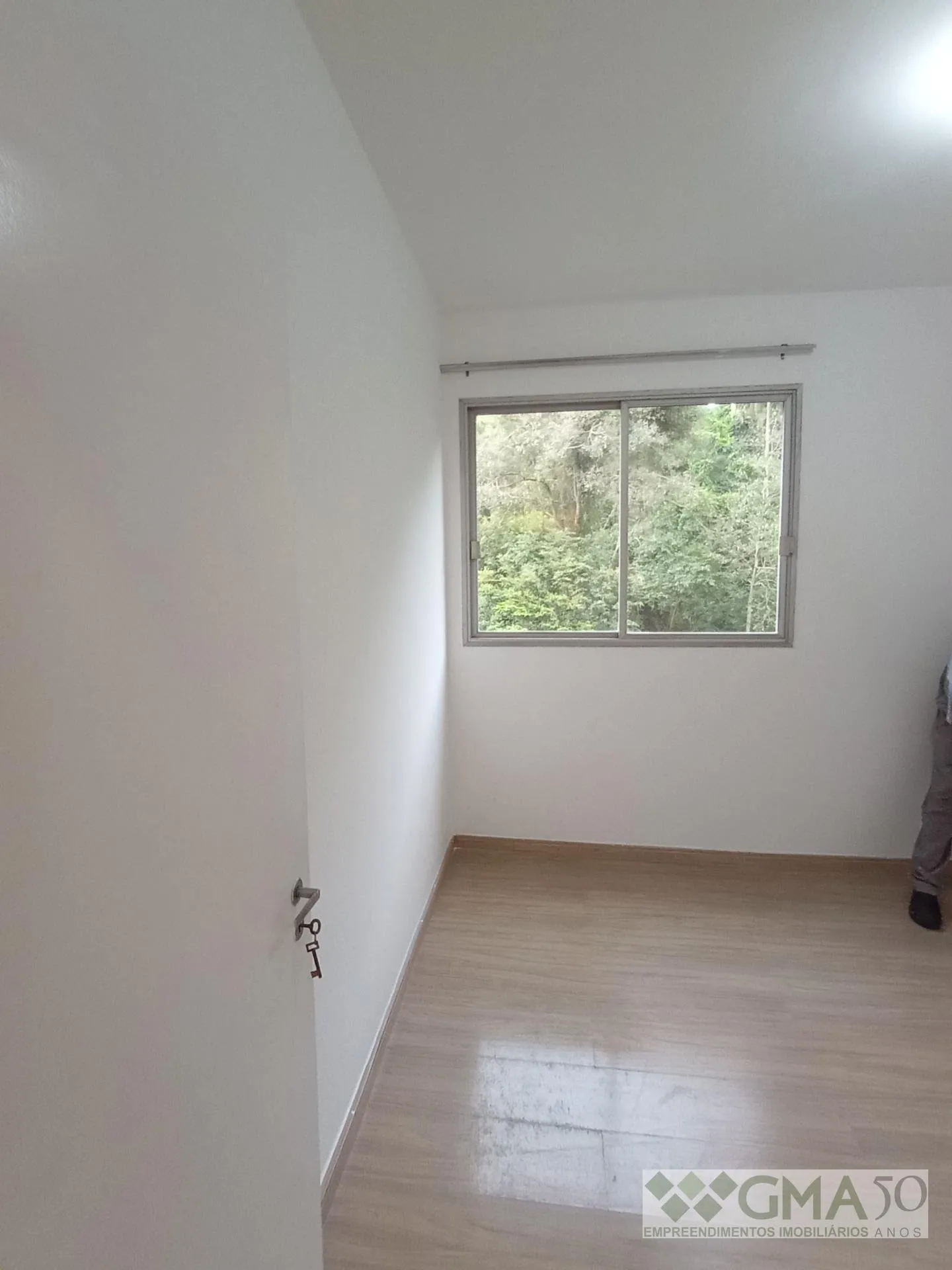 Wood or laminate floors in a 3-bedroom apartment, 92 m² — photo 13