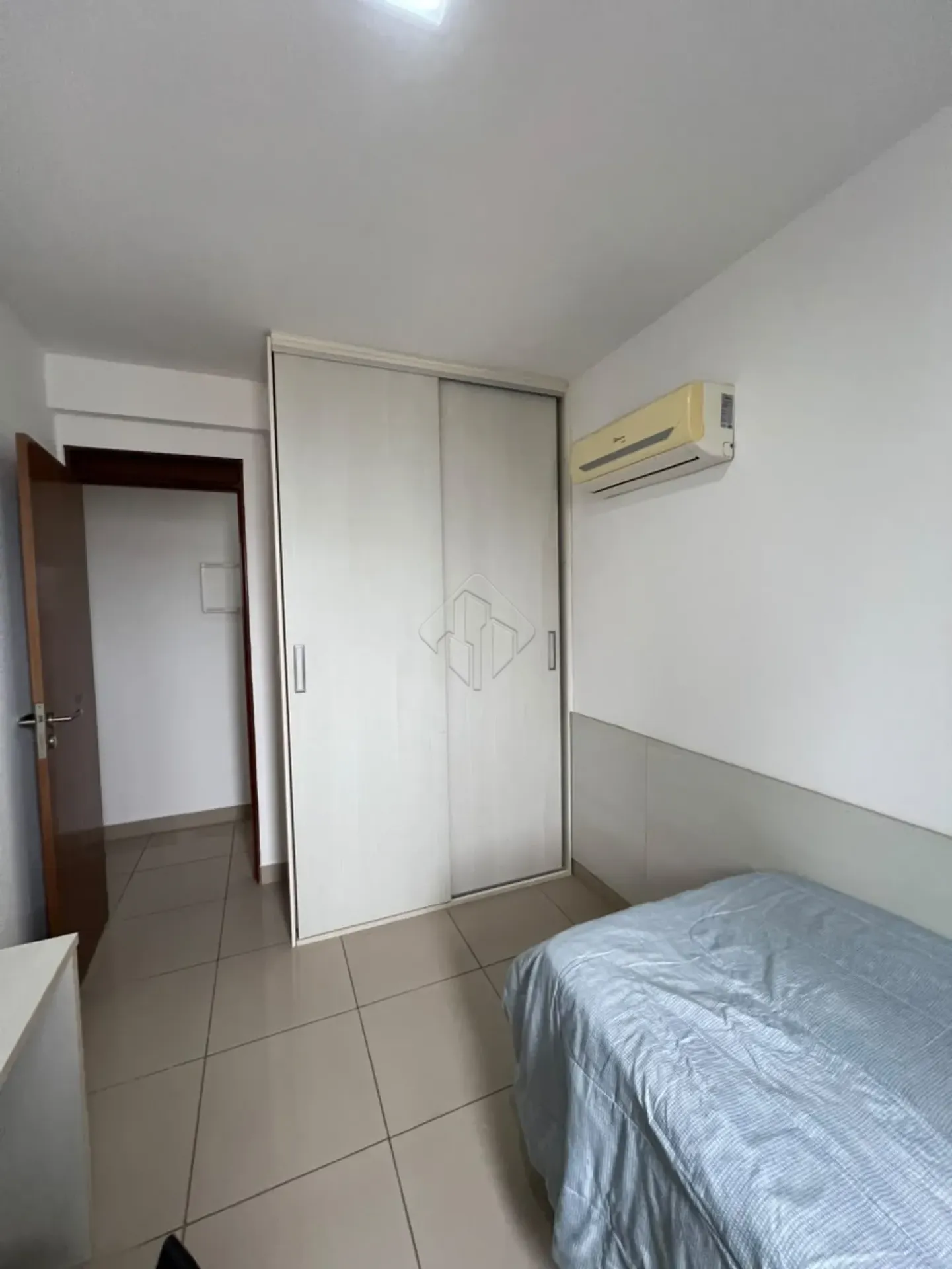 Furnished 2-bedroom apartment with 1 parking spot, 11th floor — photo 4