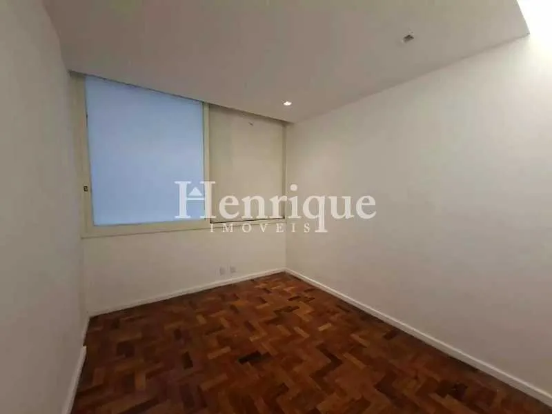 Apartment, 170 m², with wood or laminate floors — photo 7