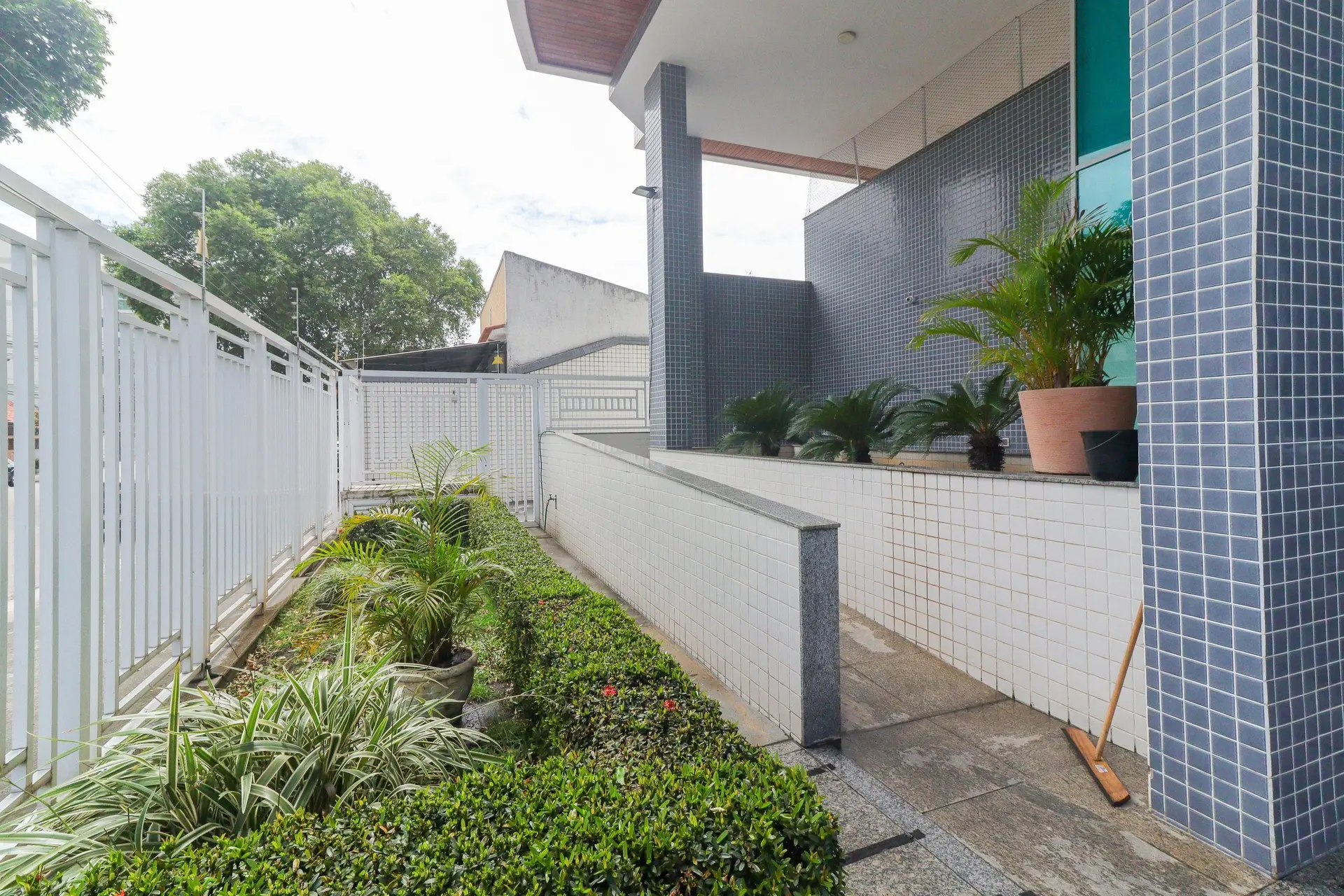 105 m² apartment with a home office and a washing machine — photo 28