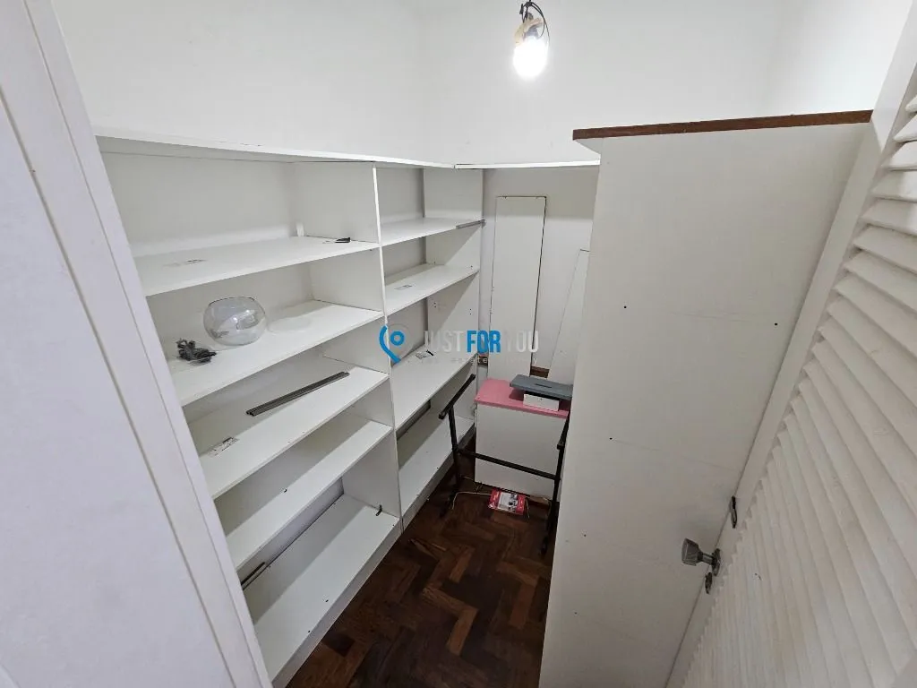 Floor-to-ceiling windows in a 3-bedroom apartment, 250 m² — photo 40