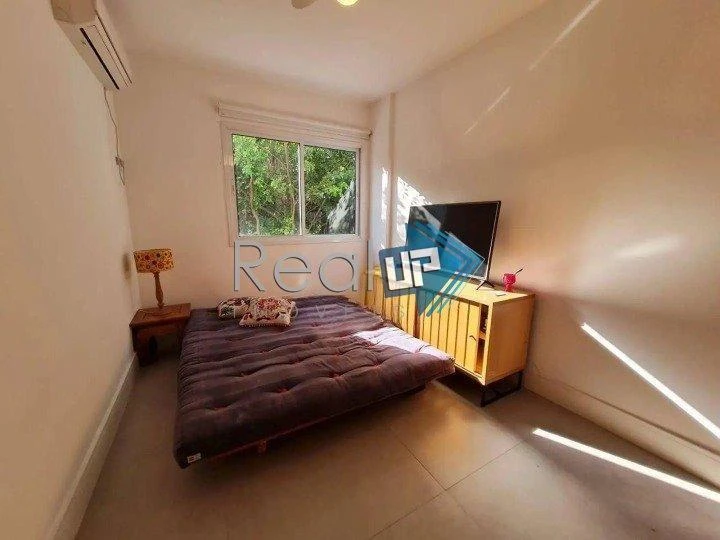 Furnished apartment, 74 m², with a glass-enclosed balcony — photo 13