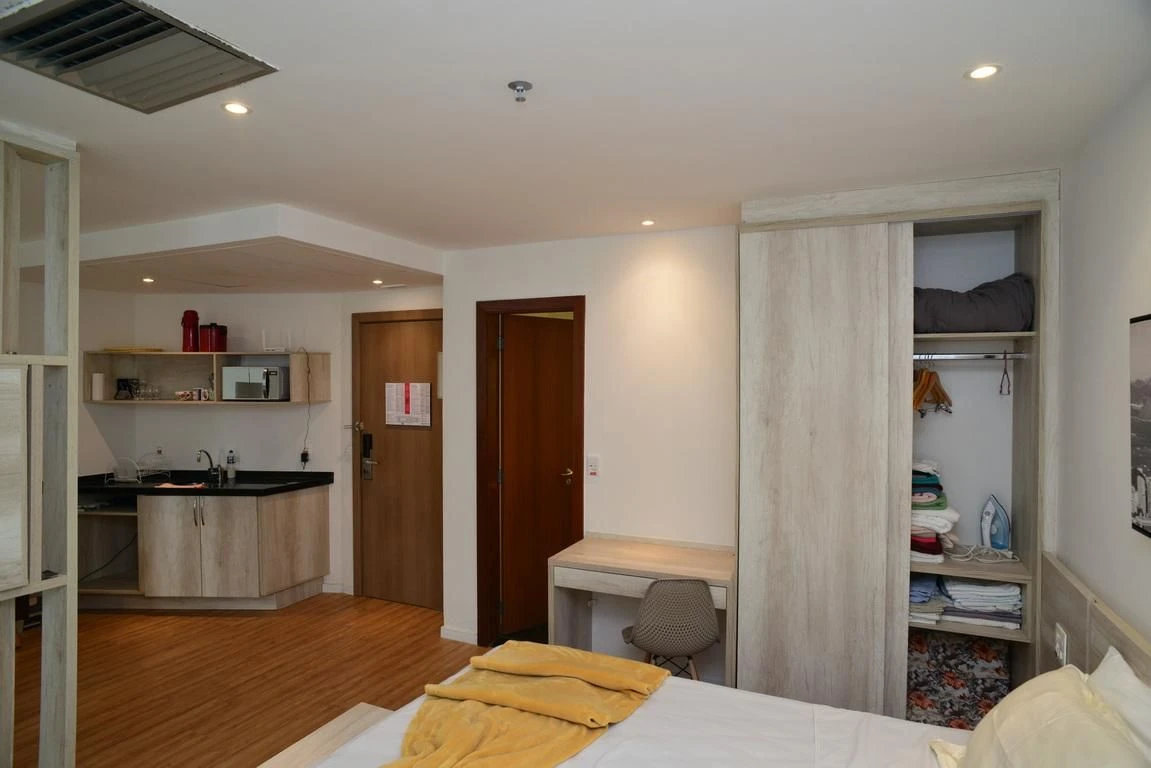 Furnished 1-bedroom apartment with enclosed balcony — photo 7