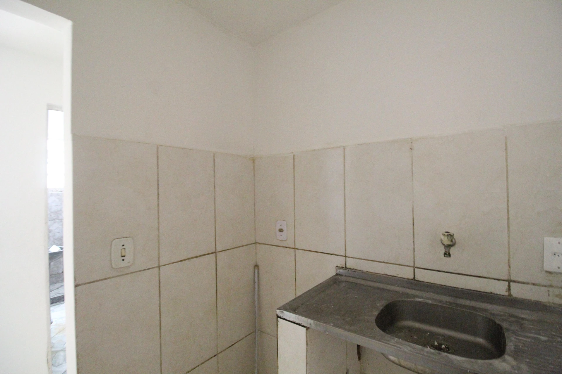 House with 1 bedroom and 1 bathroom with electric shower — photo 5