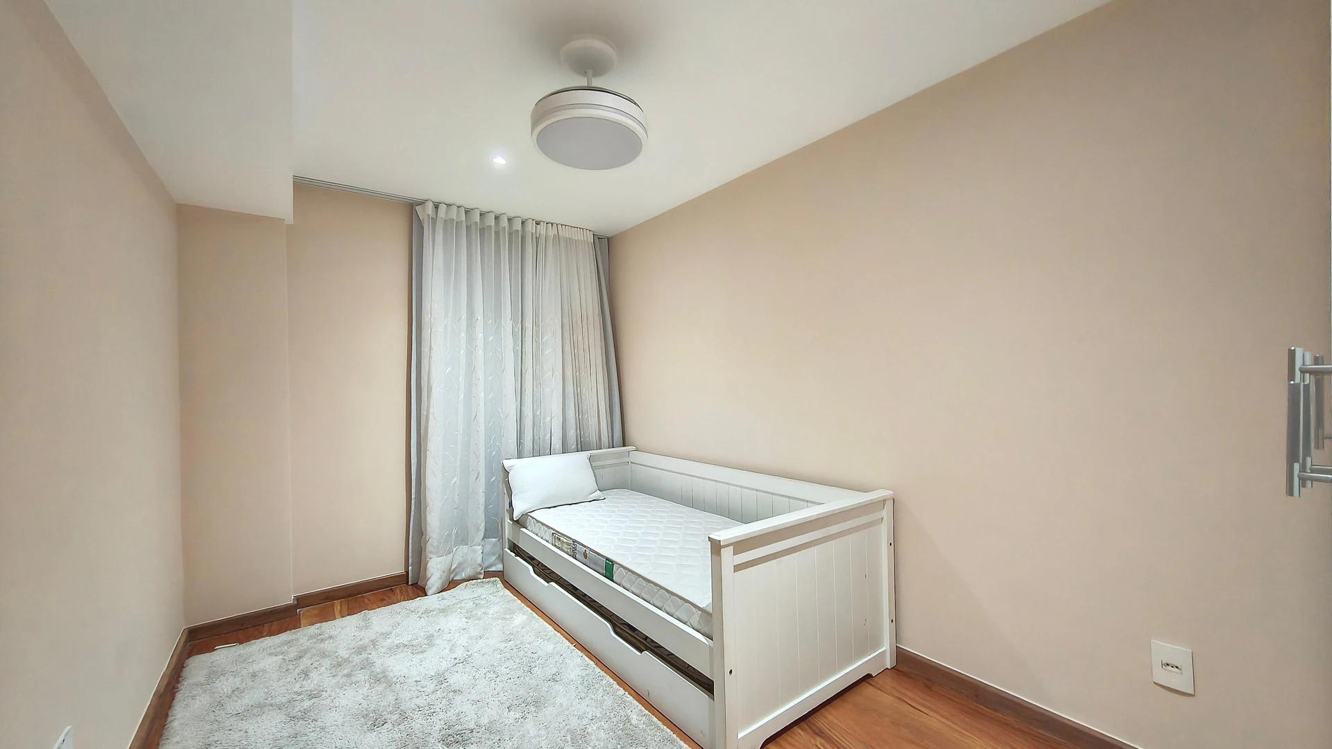 Washing machine in a 4-bedroom apartment, 205 m² — photo 33