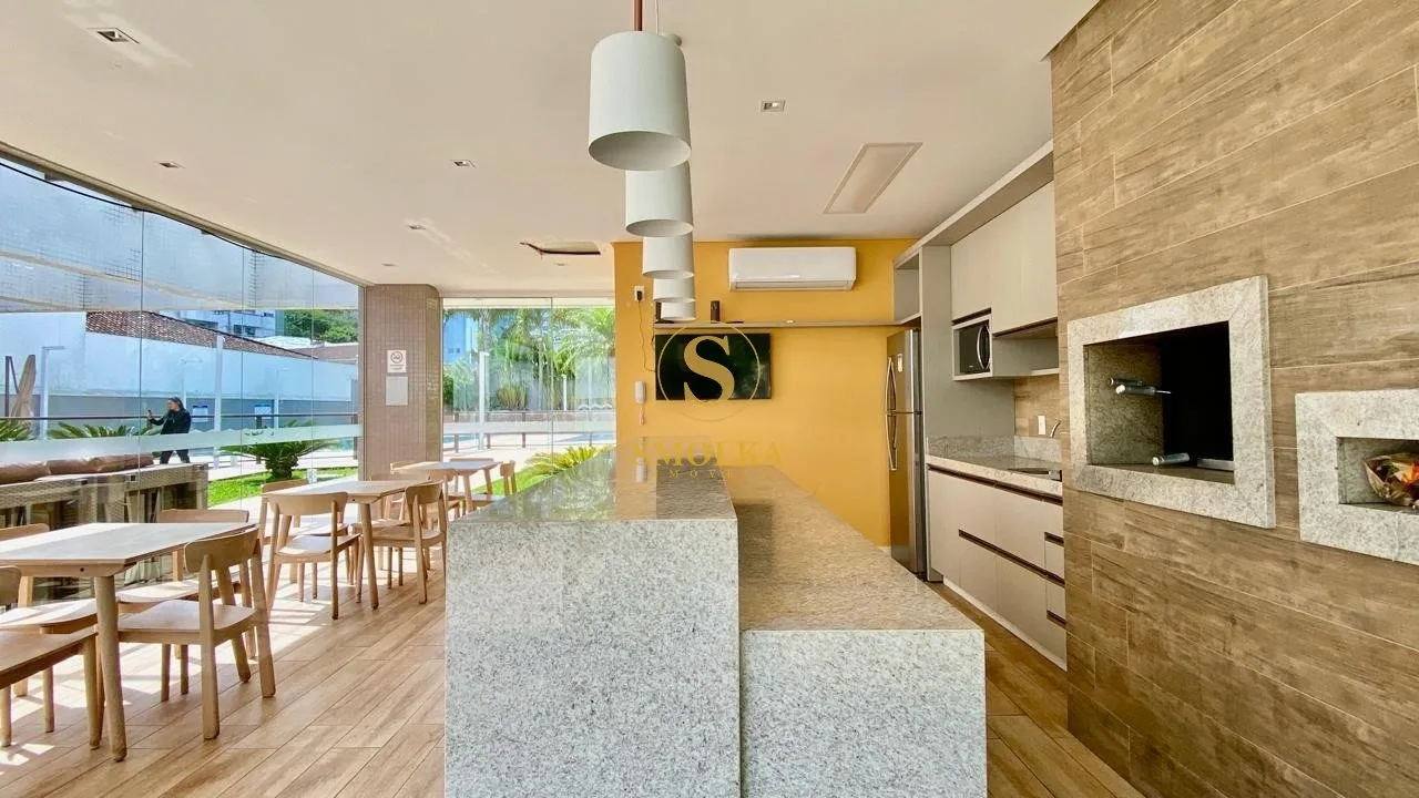 Balcony with a grill in a 2-bedroom apartment, 75 m² — photo 49