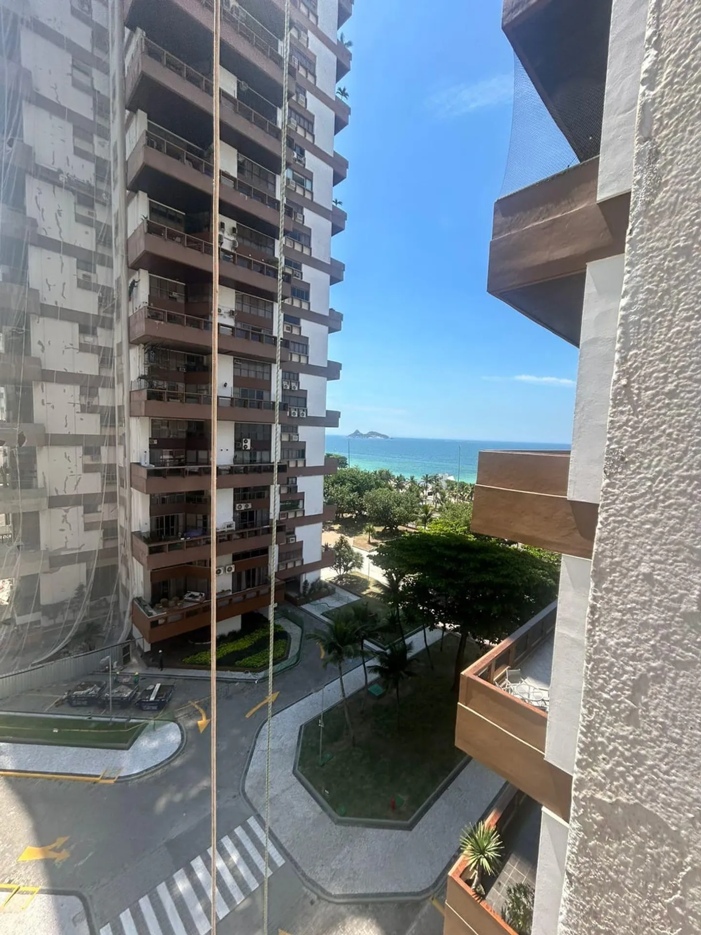 Apartment with 4 bedrooms and an enclosed balcony — photo 16