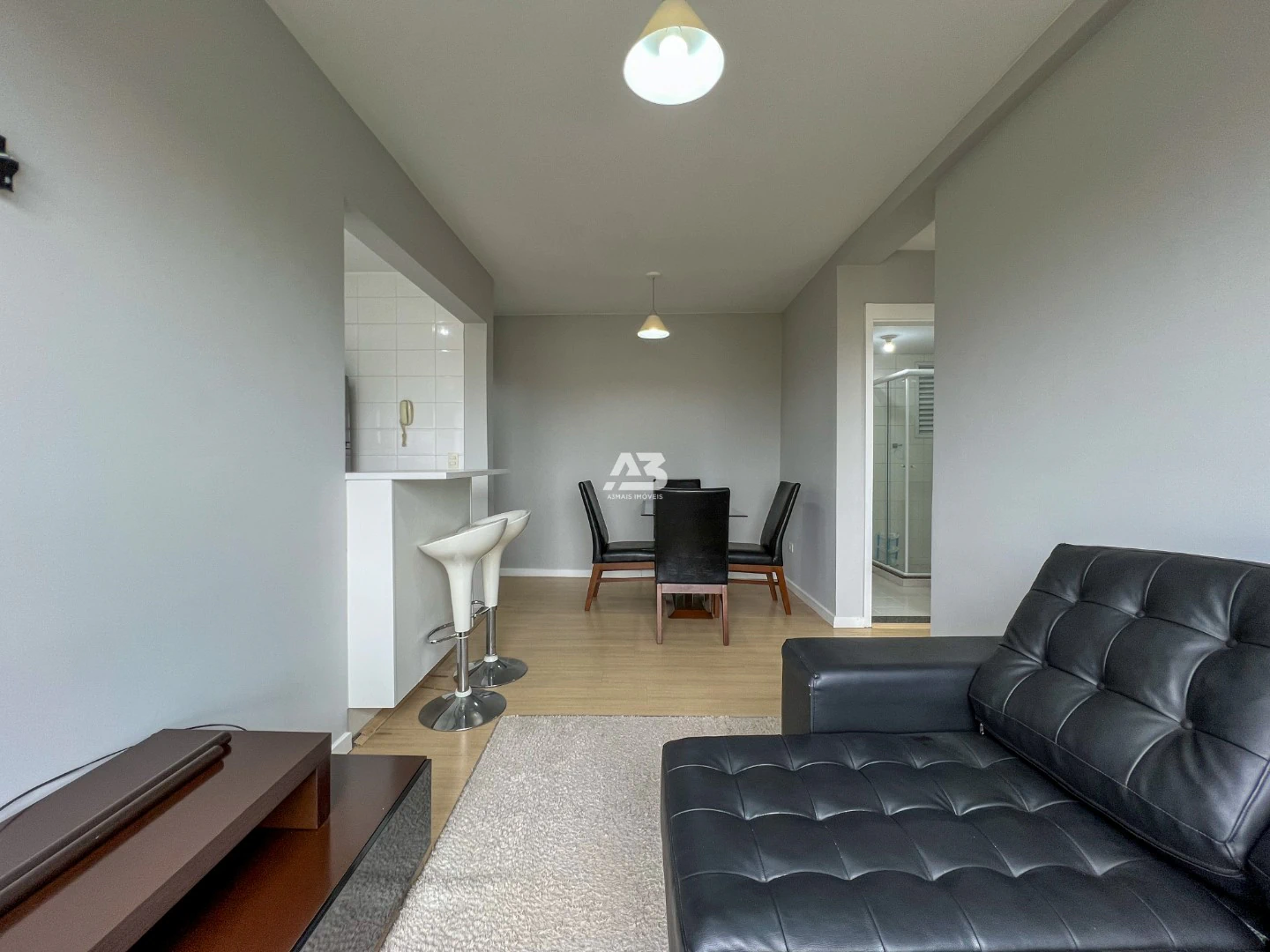 Furnished 2-bedroom apartment with open kitchen