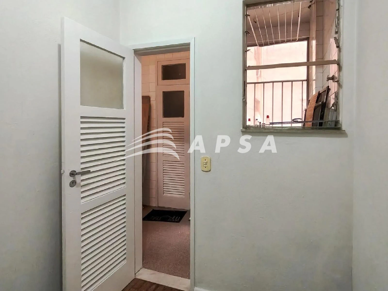 128 m² unfurnished apartment with 4 bedrooms and closed kitchen — photo 3