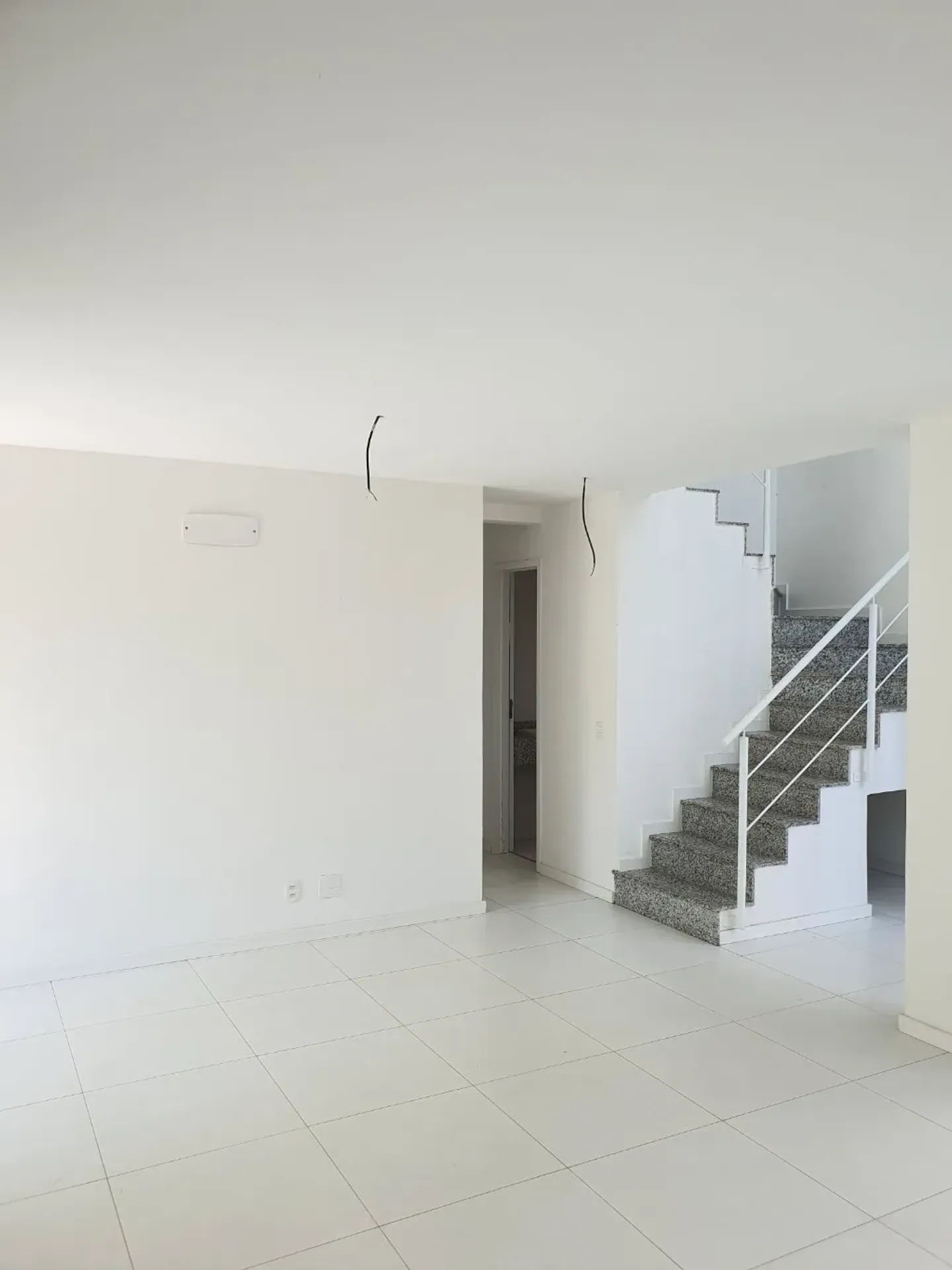 Floor-to-ceiling windows in a 4-bedroom house, 366 m² — photo 11