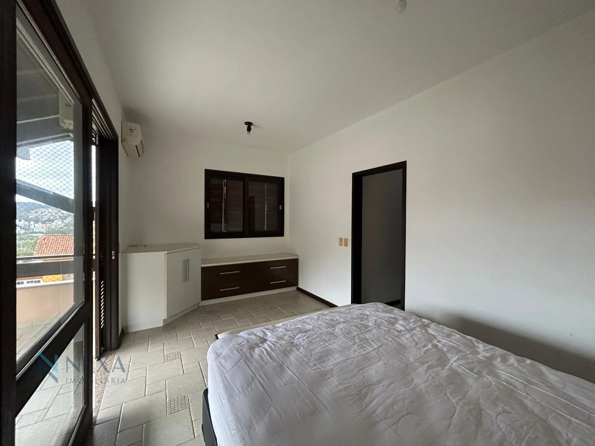 House with 5 bedrooms and 499 m², 2 en-suites — photo 8
