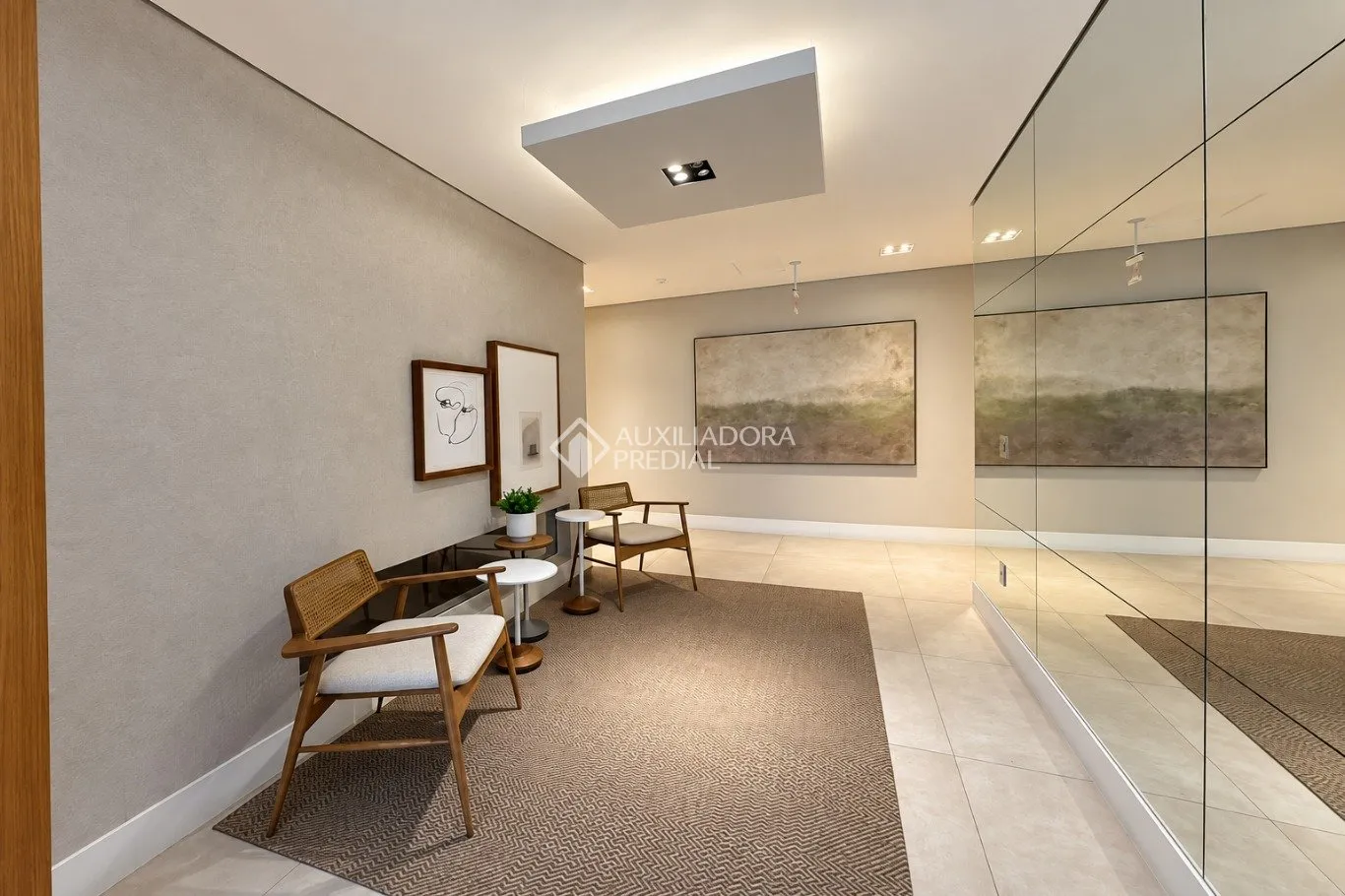 Balcony with a grill in a 2-bedroom apartment, 172 m² — photo 16