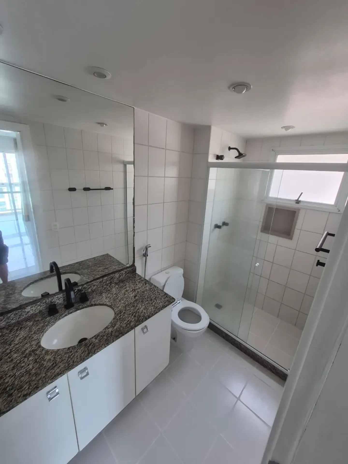 3-bedroom apartment with a walk-in closet — photo 4