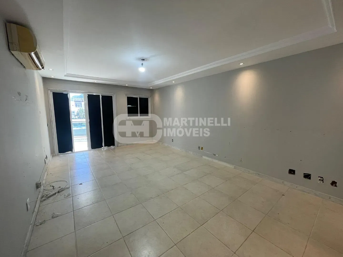House with 4 bedrooms and 5 bathrooms and a separate kitchen — photo 22