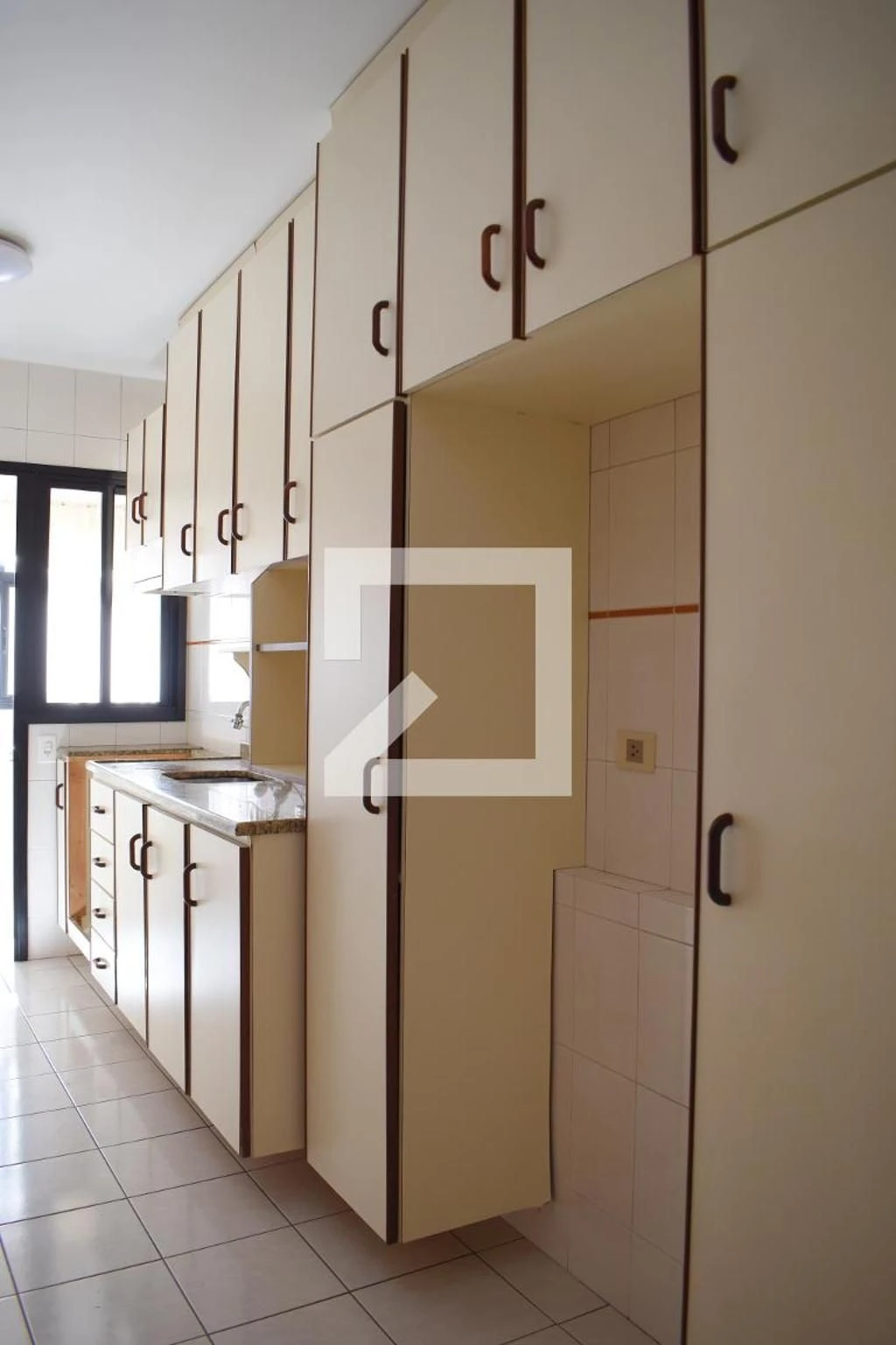 3-bedroom apartment with a washing machine in Curitiba — photo 2