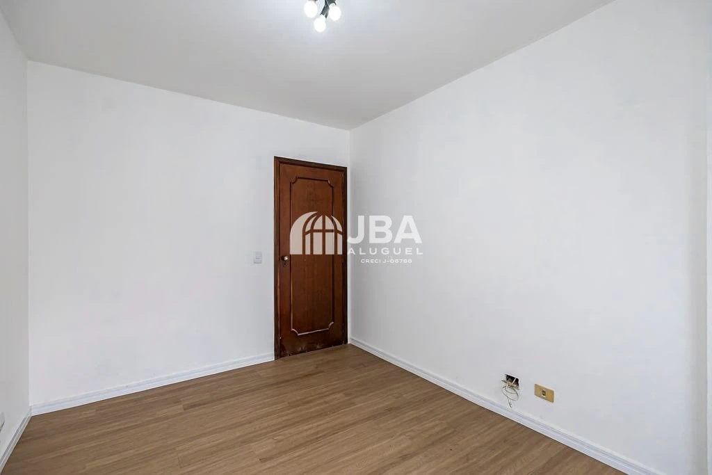 2-bedroom apartment with wood or laminate floors in Curitiba — photo 6