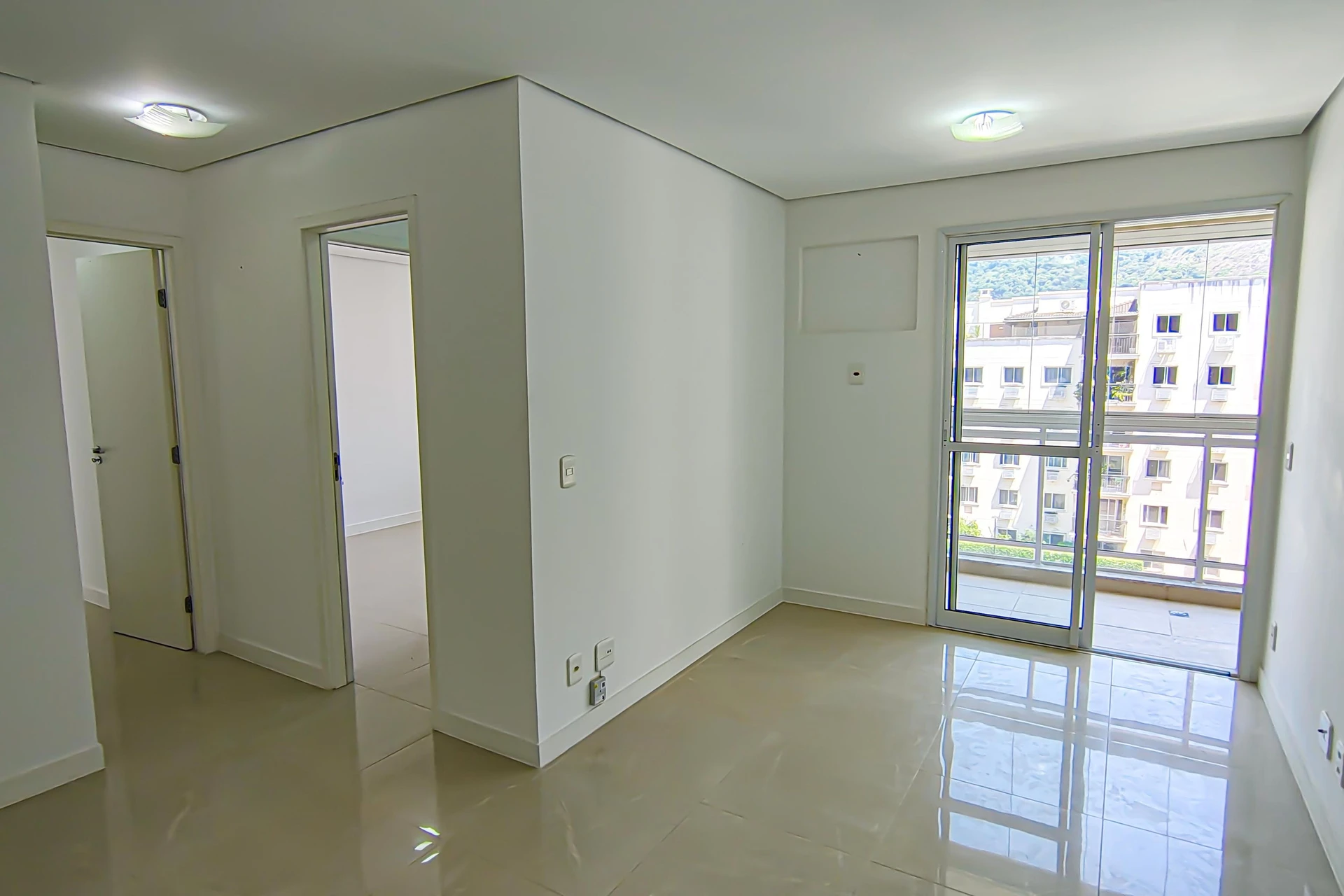 Unfurnished 2-bedroom apartment with en-suite bathrooms — photo 33