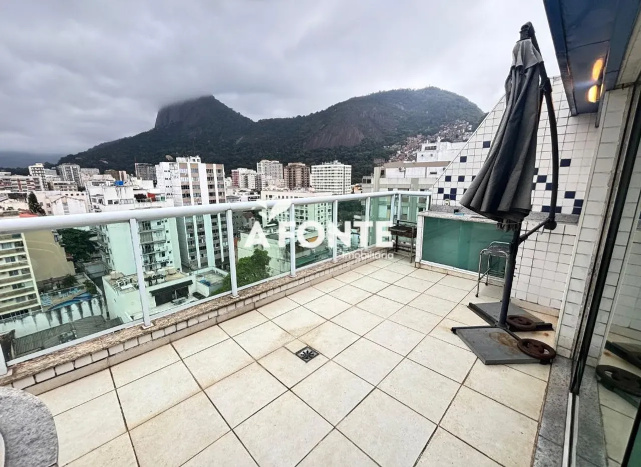2-bedroom apartment with a mountain view in Rio de Janeiro — photo 9