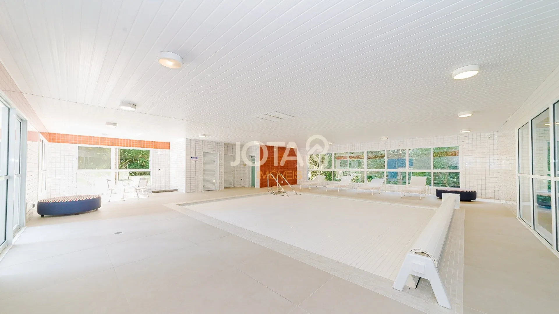 3 en-suite bedroom apartment with balcony and 267 m² — photo 28