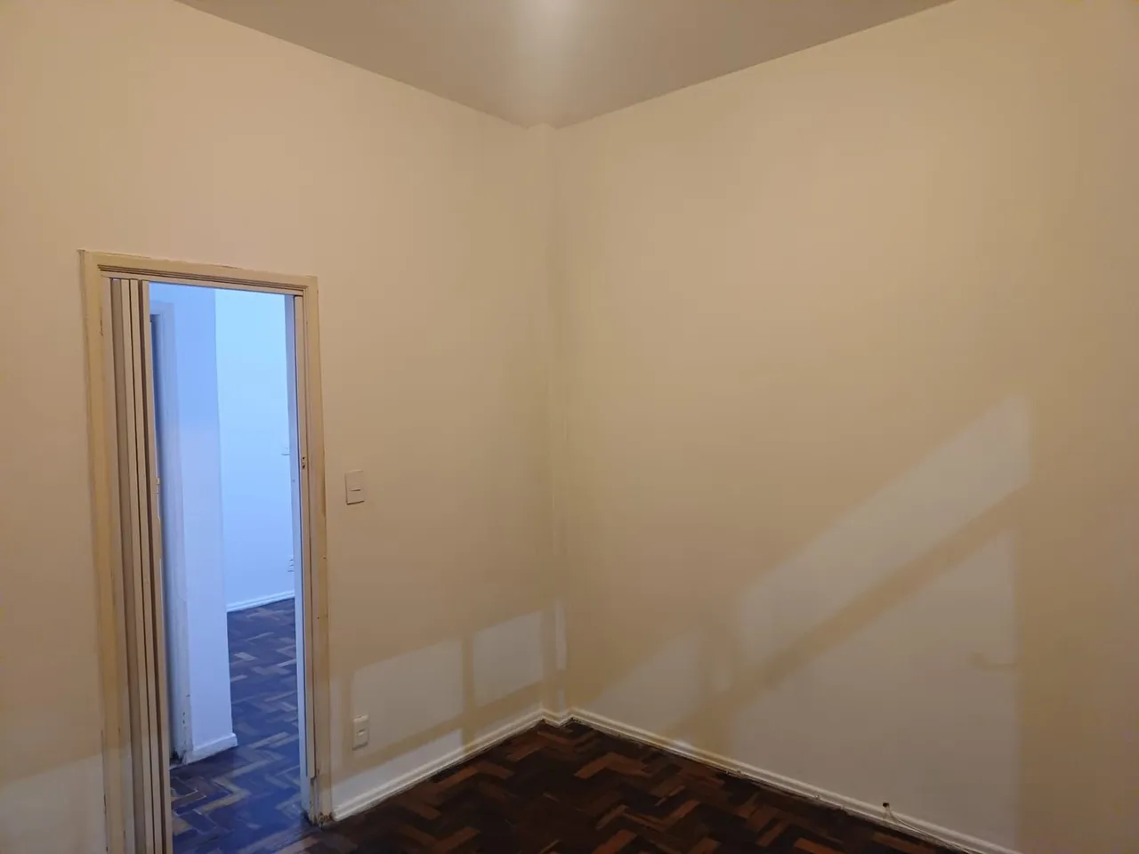 1 quarto e piso de madeira ou laminado: apartamento de 50 m² — photo 2