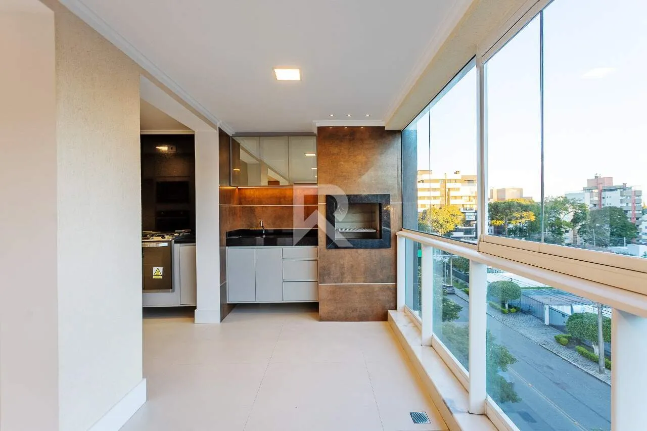 159 m² apartment with 4 bedrooms and a glassed-in balcony — photo 17