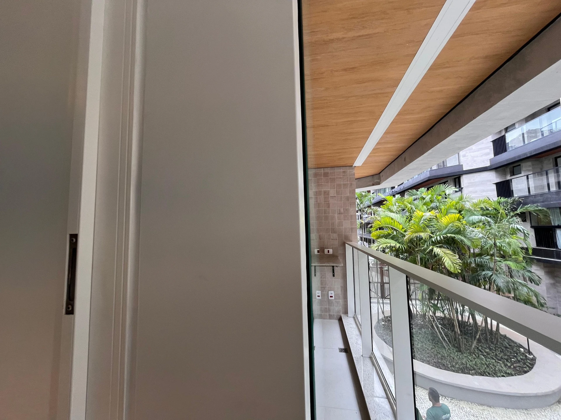 2-bedroom apartment in a building with a sauna — photo 17