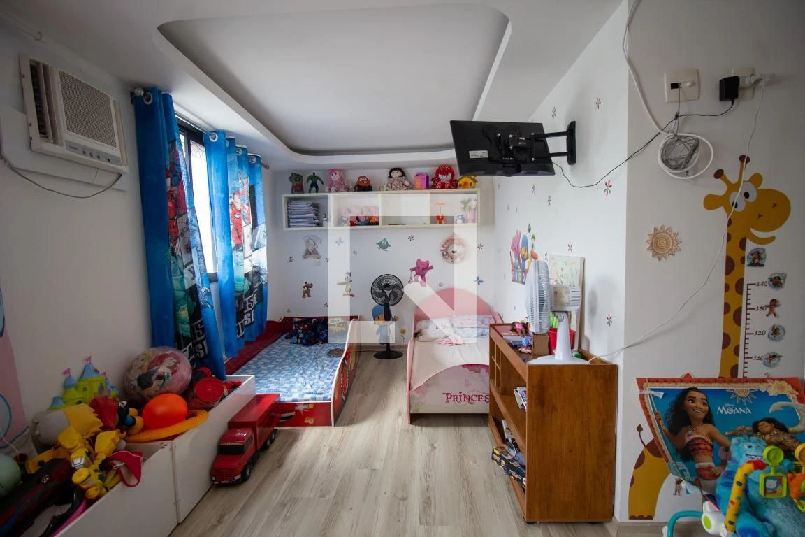 Furnished apartment with 3 en-suite bedrooms — photo 12