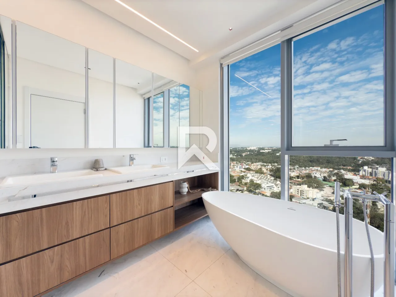 Furnished apartment with 4 en-suite suites and 4 parking spaces — photo 16