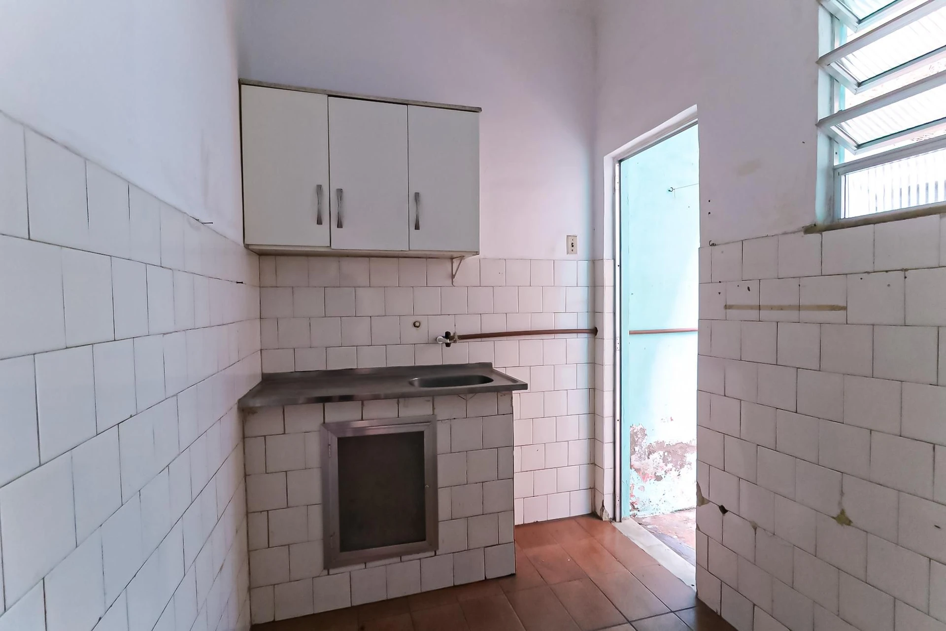 Apartamento sem mobília com 1 quarto e 1 banheiro