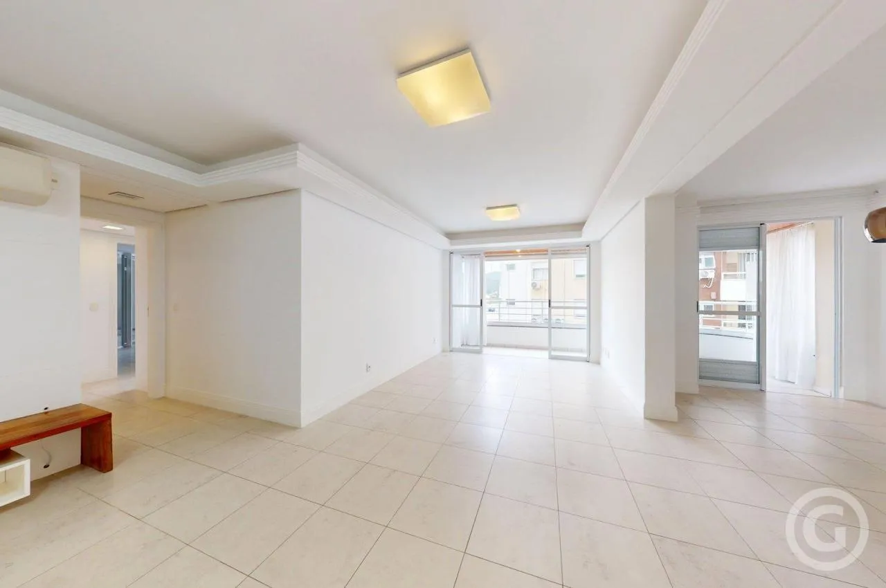 132 m² apartment with a water view and a bathtub — photo 8