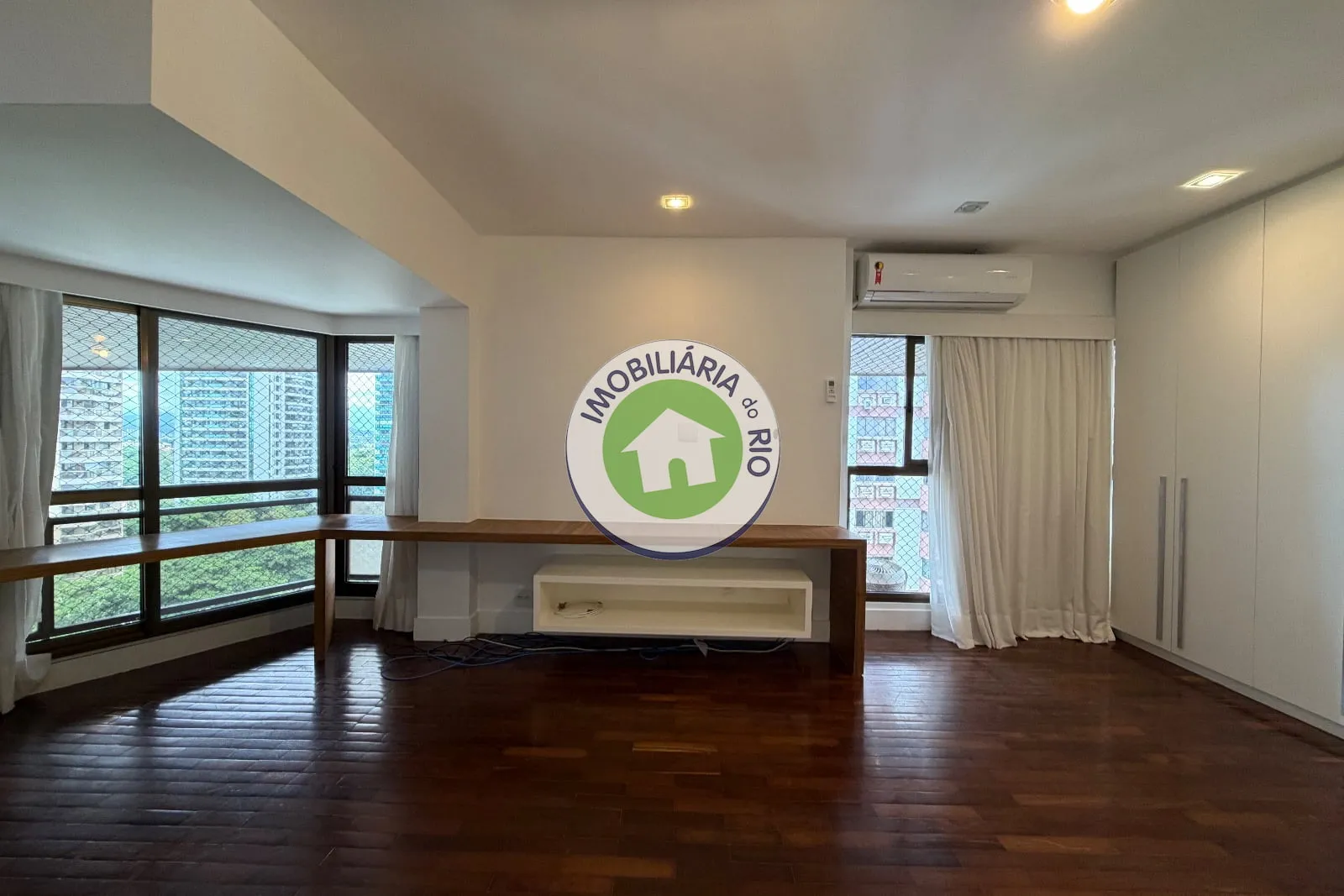 Apartamento sem mobília com 4 quartos e 5 banheiros — photo 14