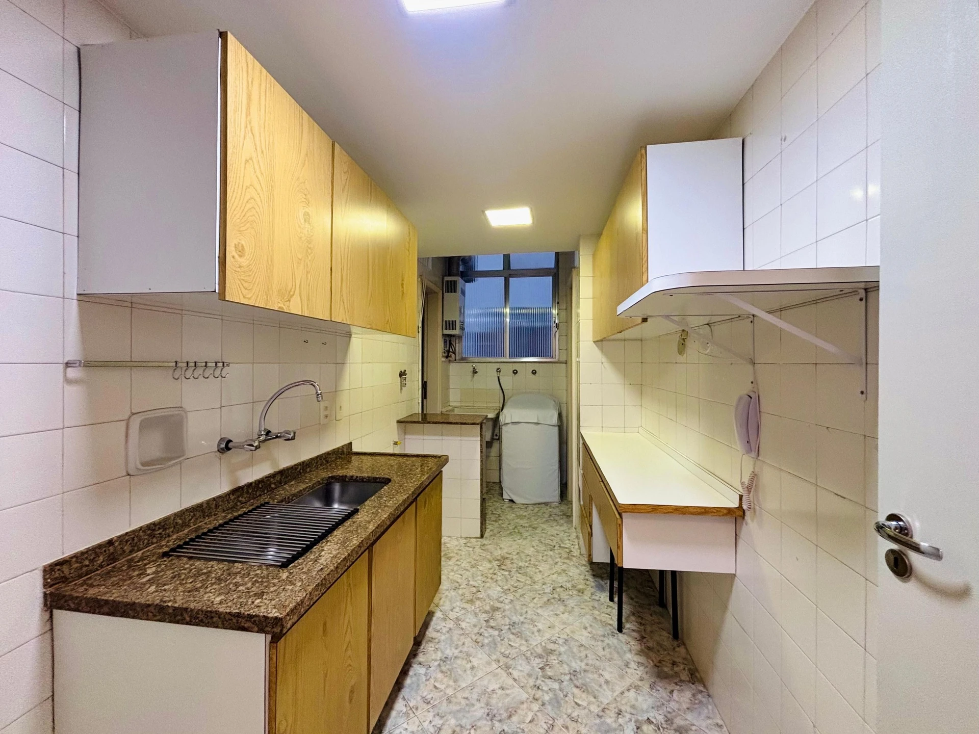 2-bedroom apartment with a mountain view in Rio de Janeiro — photo 8