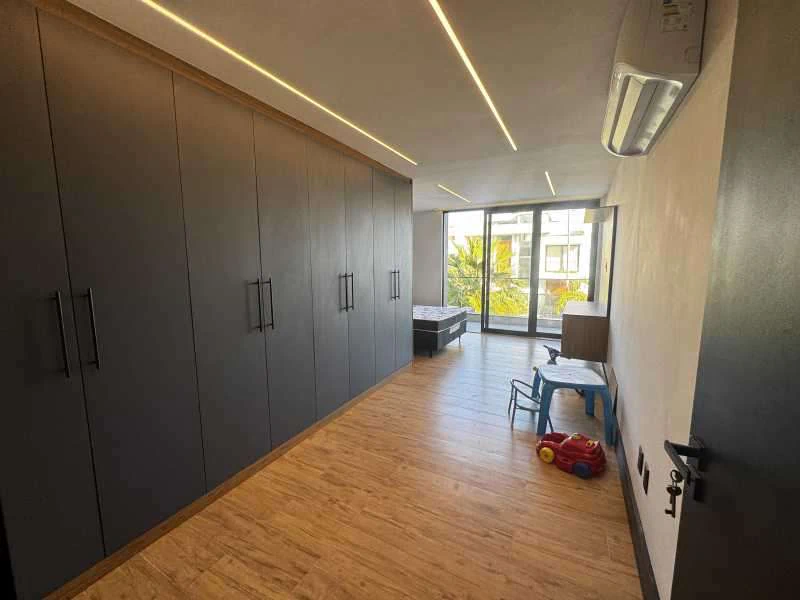 540 m² house with 5 en-suite bedrooms and open-plan kitchen — photo 11