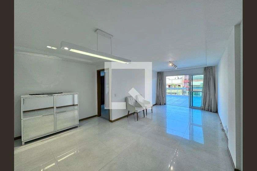 Rental penthouse with 3 en-suite bedrooms and 306 m²