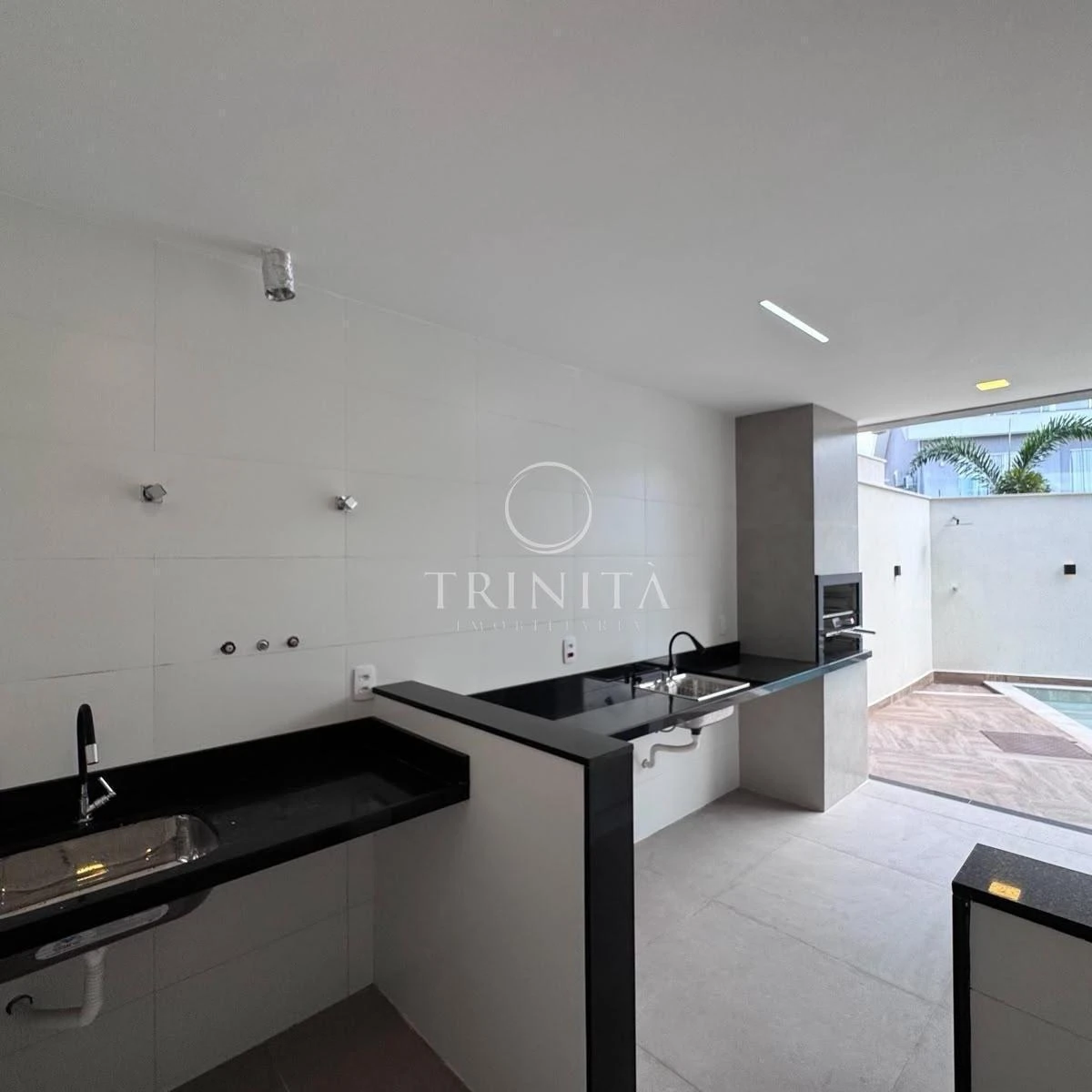 House, 210 m², with a grill on the balcony — photo 27
