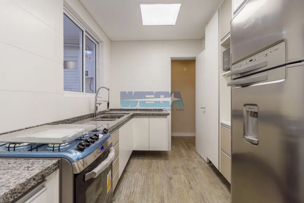 3-bedroom apartment with a walk-in closet — photo 14