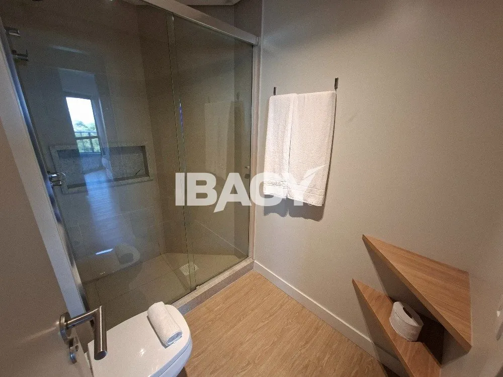 Studio with a glassed-in balcony and open-plan kitchen — photo 263