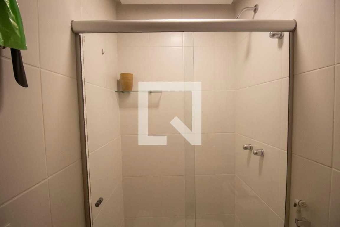 Furnished apartment with 2 en-suite bedrooms and desk — photo 33