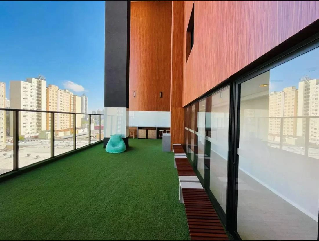 Floor-to-ceiling windows in a one-bedroom apartment, 45 m² — photo 33